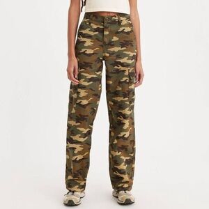 Women’s Levi’s Camo Cargo Pants - 94 Baggy